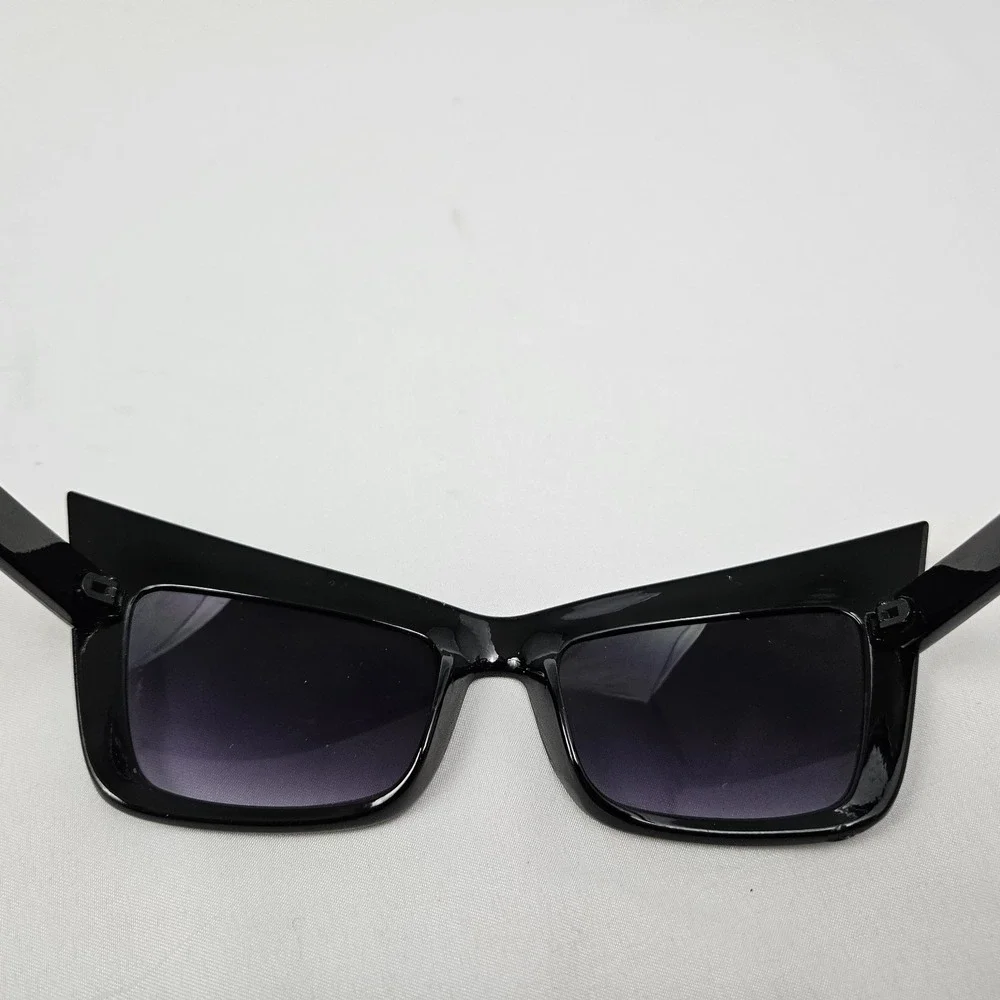Vintage Clover Sunglasses Cat Eye Retro Pointy Black Silver MCM 1990's